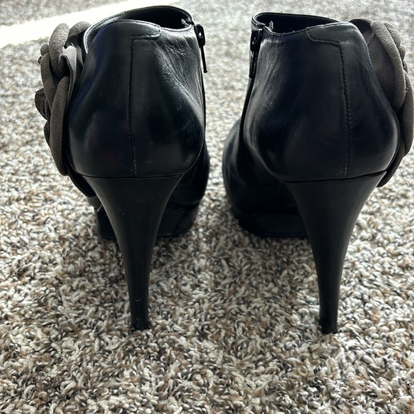 Kelsi Dagger Rosabella heeled ankle boots booties flower 7.5 7 1/2  leather - Picture 4 of 11